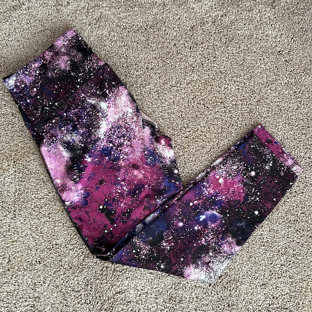 Capri athletic leggings (90degree)